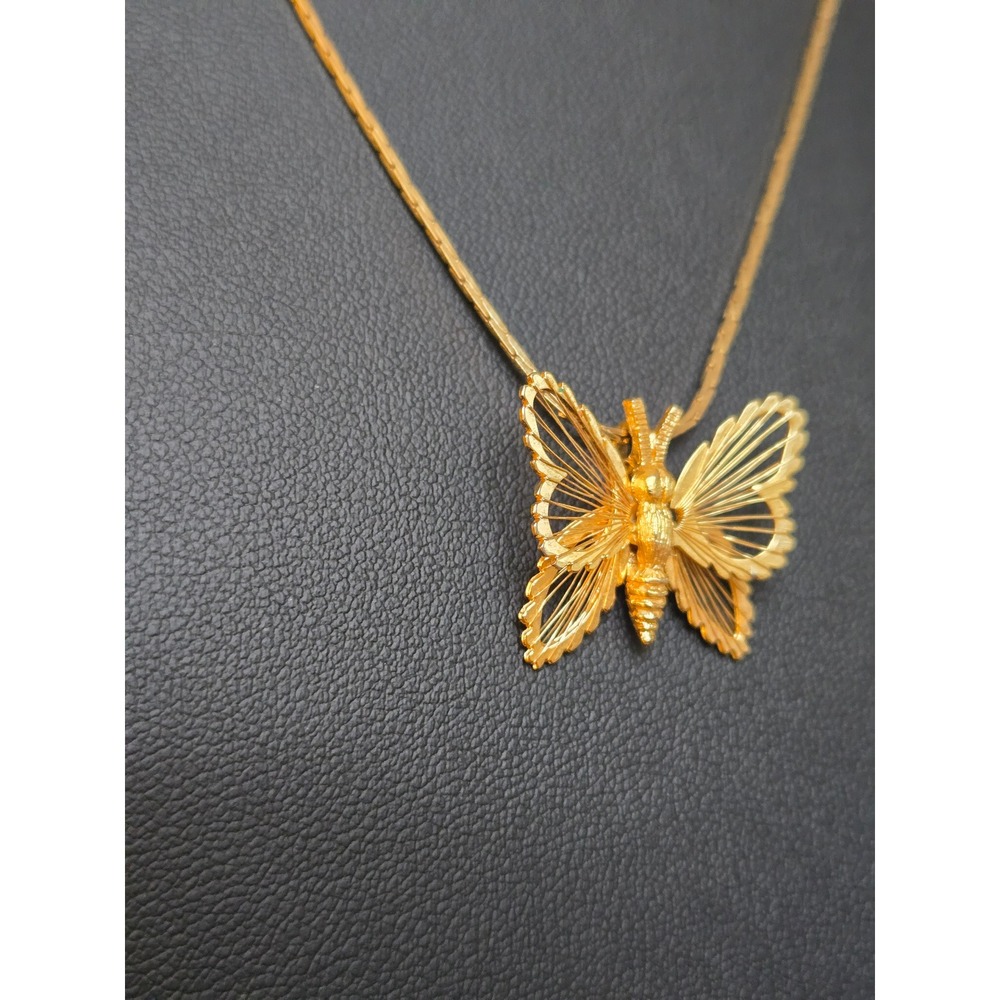 Monet Gold Tone Delicate Wire Filigree Butterfly Pendant Necklace Vintage - Picture 3 of 7